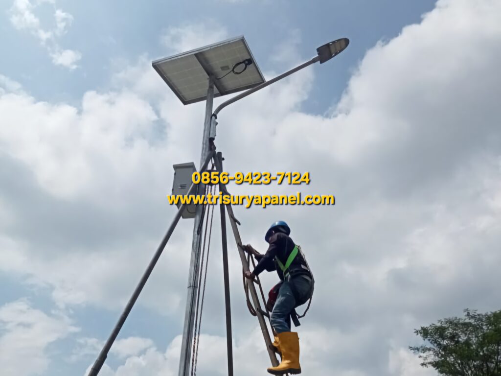 Instalasi PJU Tenaga Surya